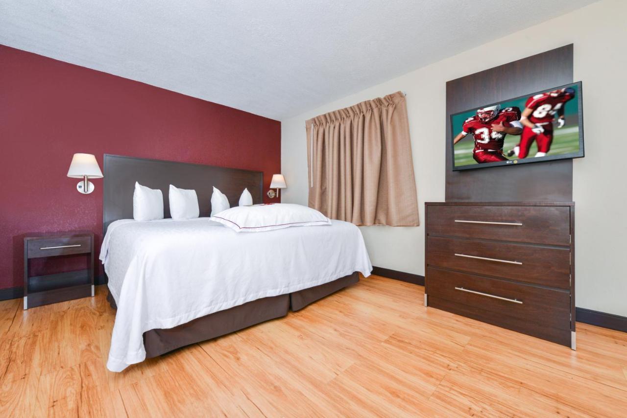 Red Roof Inn Plus+ & Suites Guilford Luaran gambar