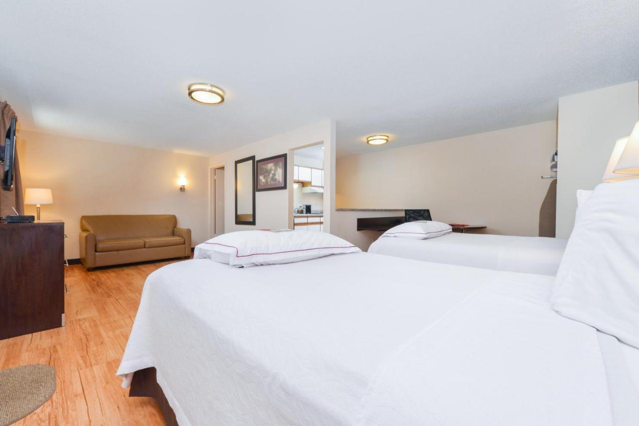Red Roof Inn Plus+ & Suites Guilford Luaran gambar