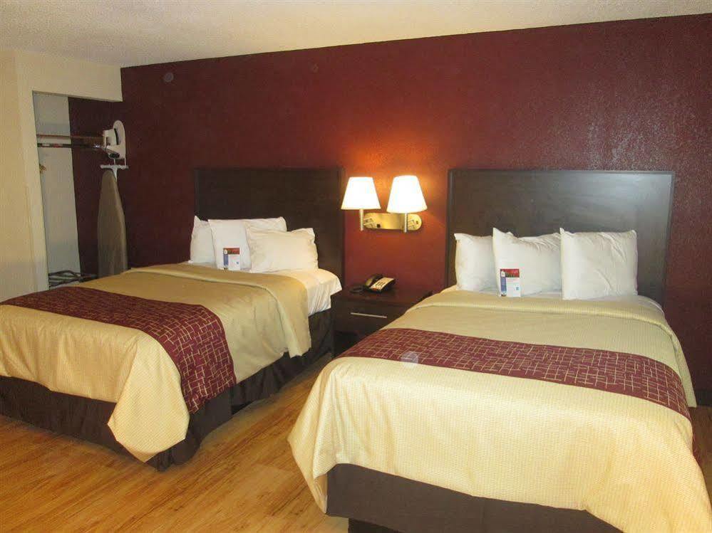 Red Roof Inn Plus+ & Suites Guilford Luaran gambar